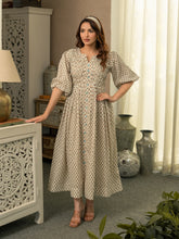 Small Buta Dress With Pintucks